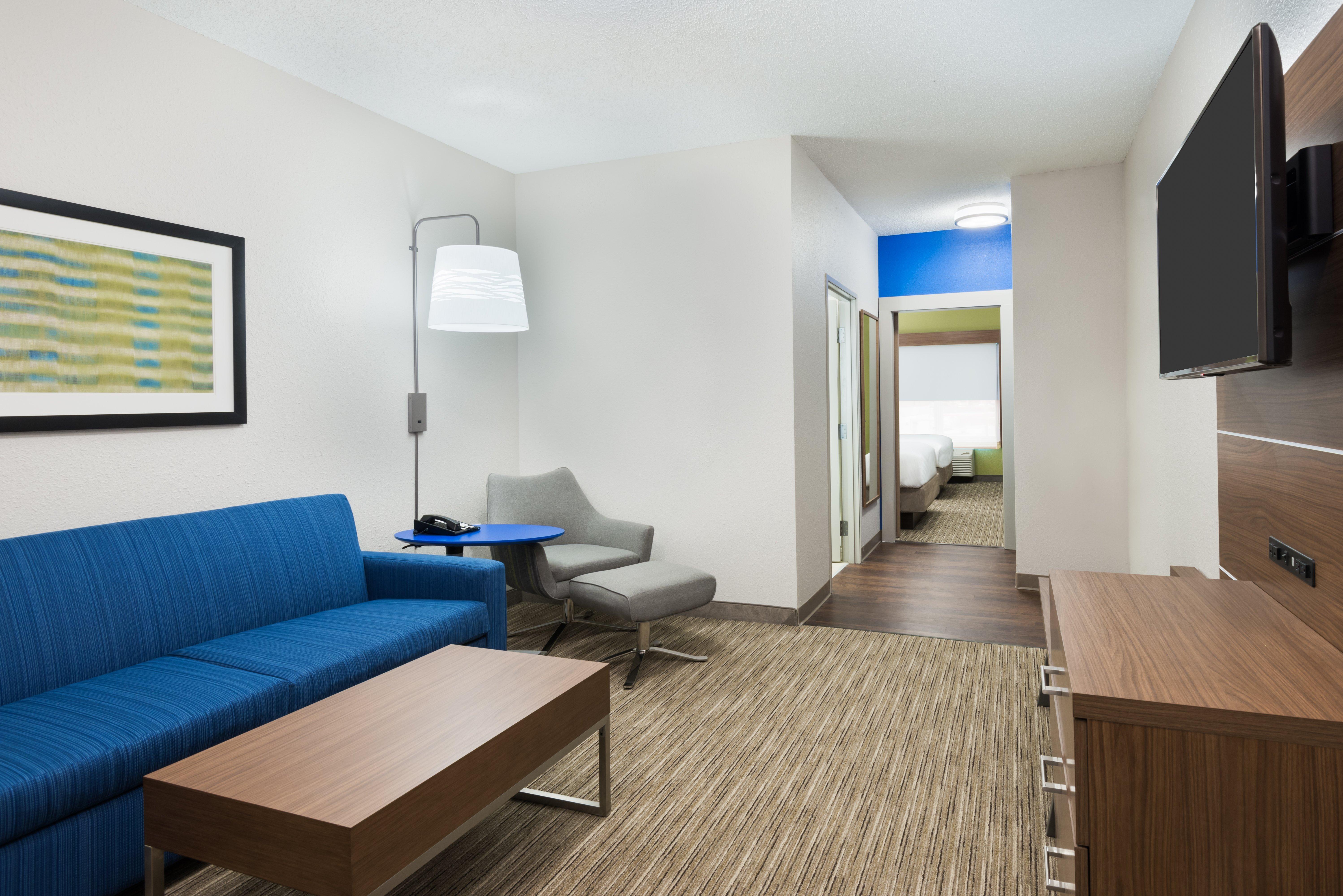 Holiday Inn Express & Suites - Columbus Airport East By Ihg Exterior foto