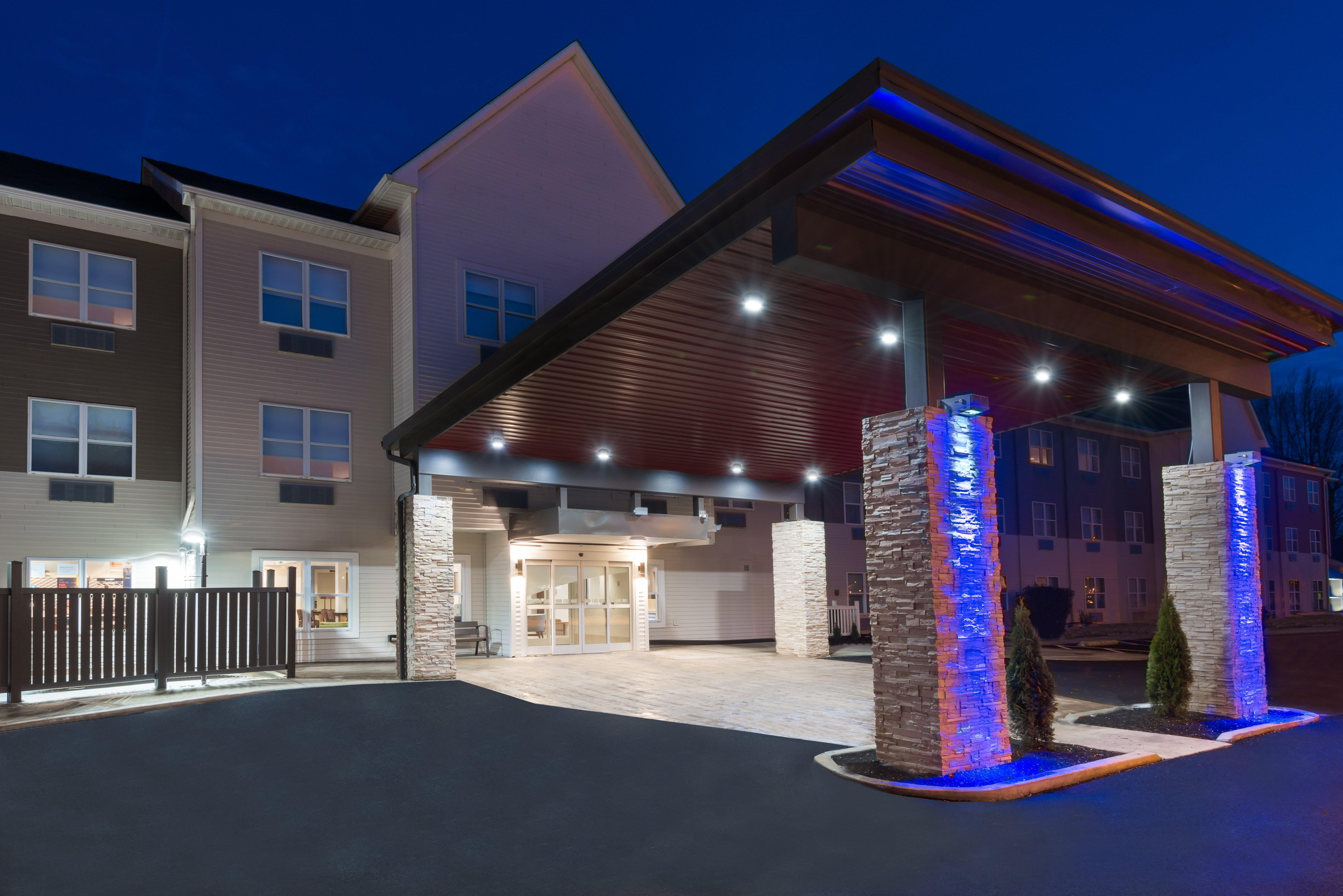 Holiday Inn Express & Suites - Columbus Airport East By Ihg Exterior foto