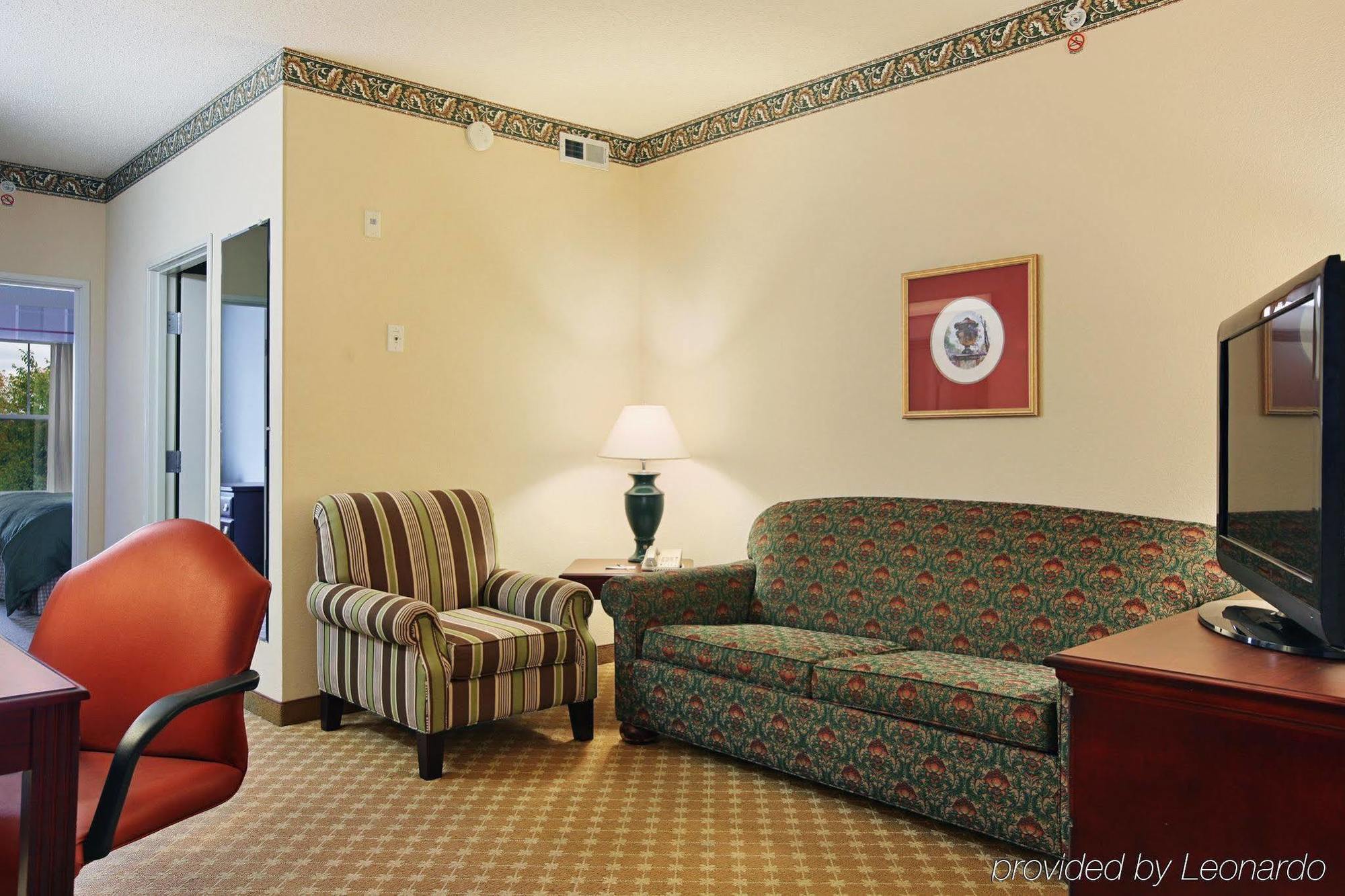 Holiday Inn Express & Suites - Columbus Airport East By Ihg Exterior foto