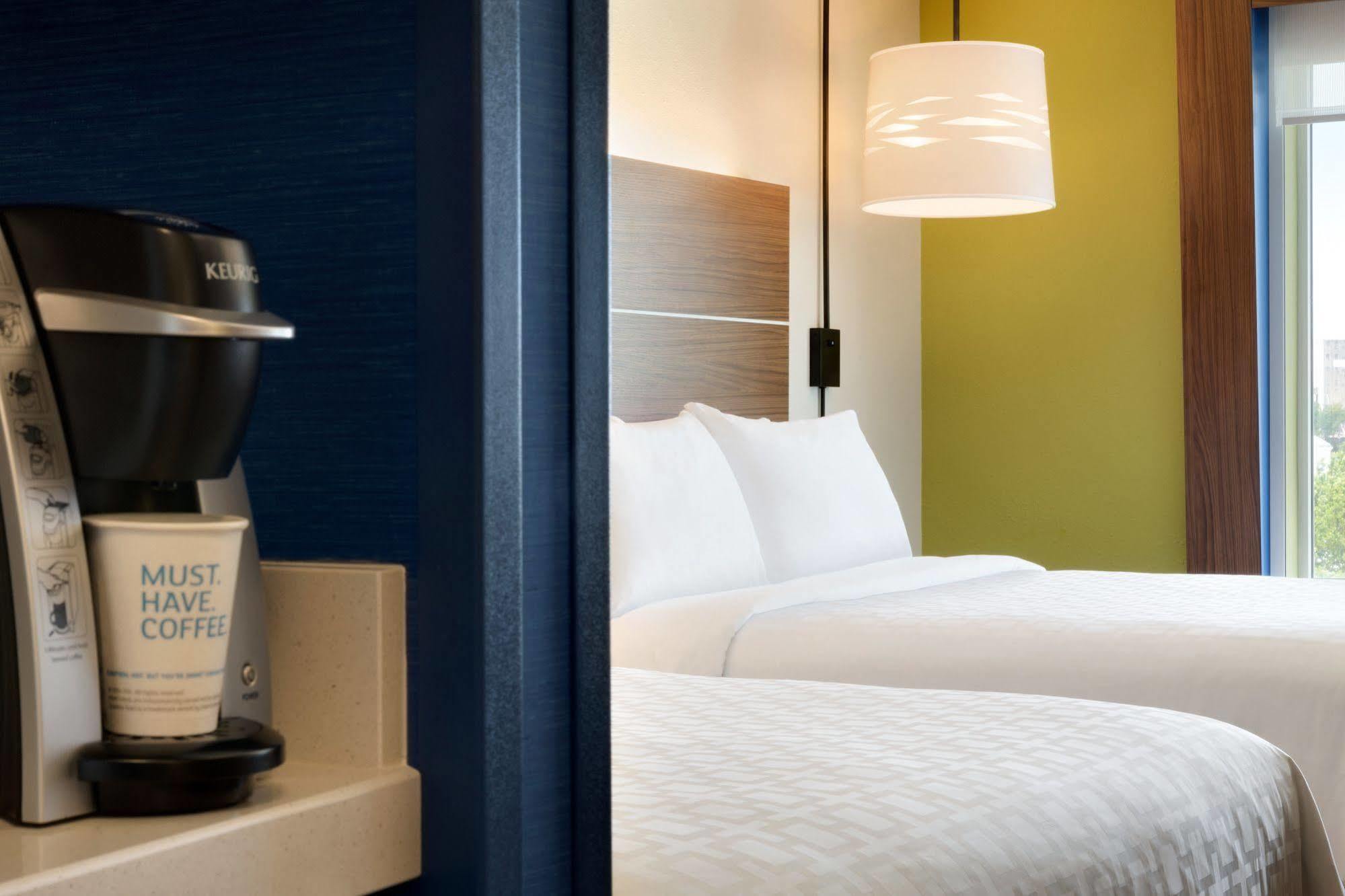 Holiday Inn Express & Suites - Columbus Airport East By Ihg Exterior foto