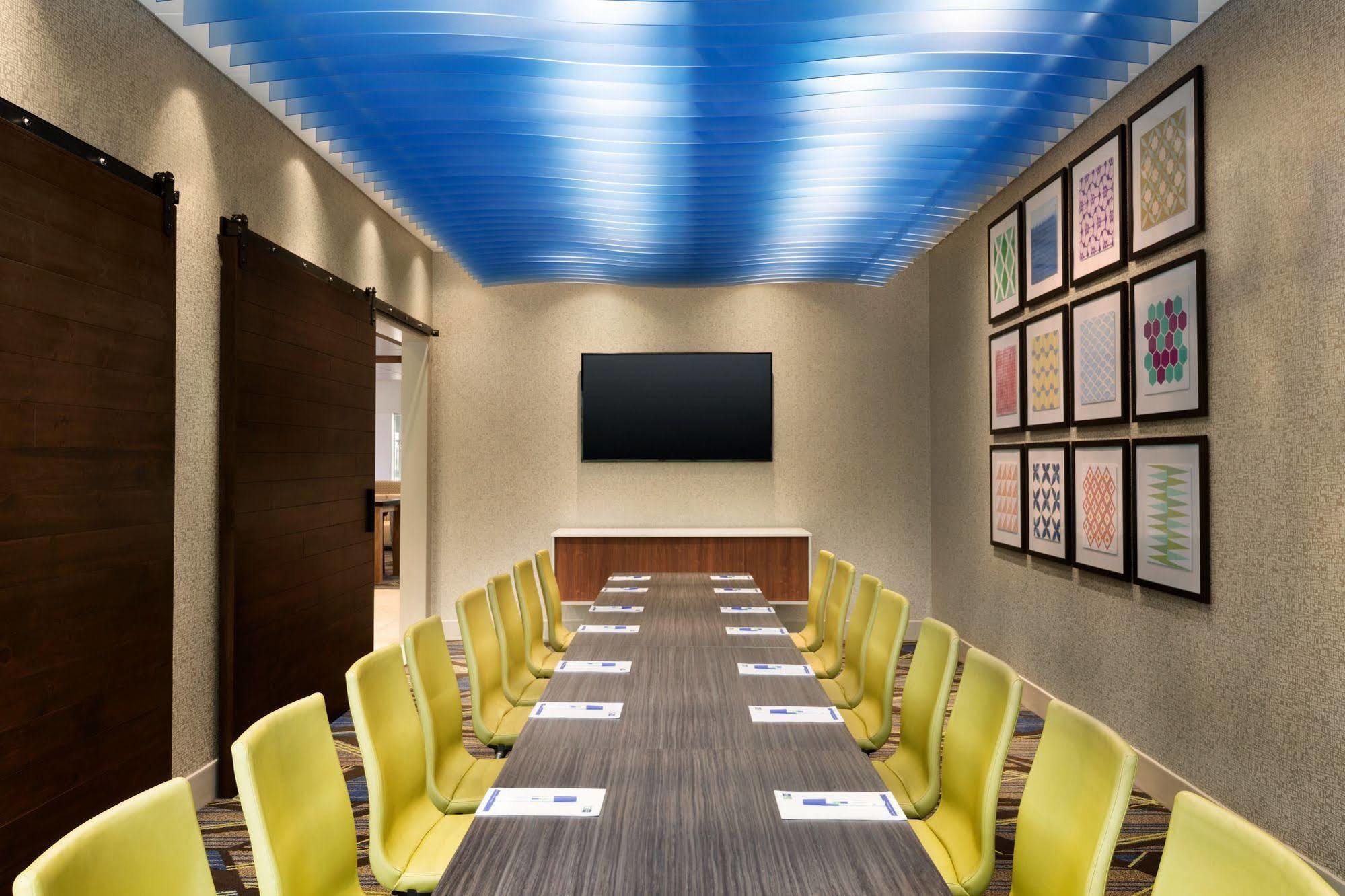 Holiday Inn Express & Suites - Columbus Airport East By Ihg Exterior foto